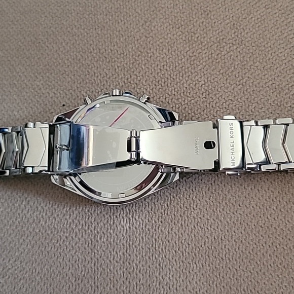 Michael kors stainless steel watch - Picture 2 of 5
